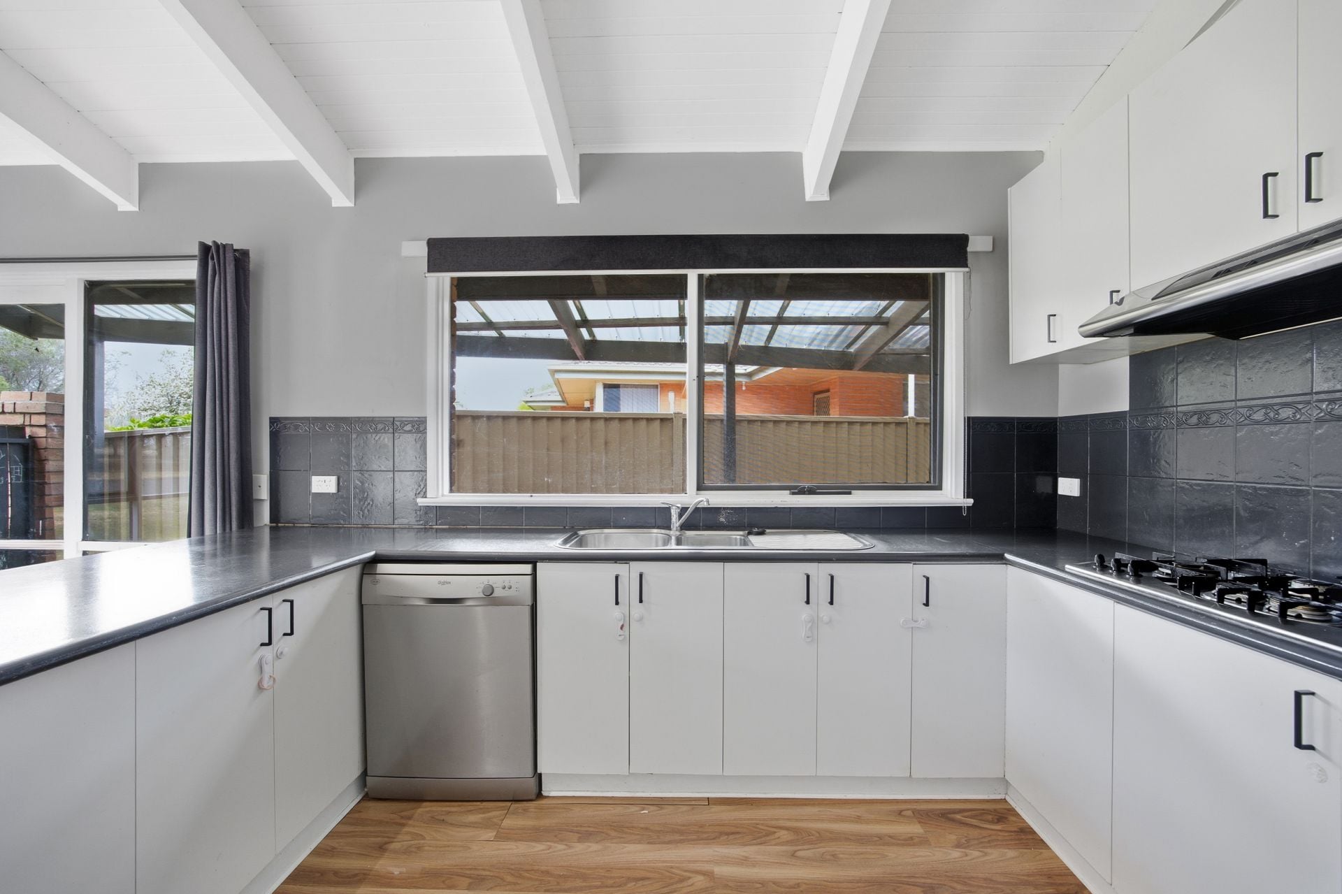 13 Whitelaw Avenue, Delacombe, Delacombe - Thumbnail 8