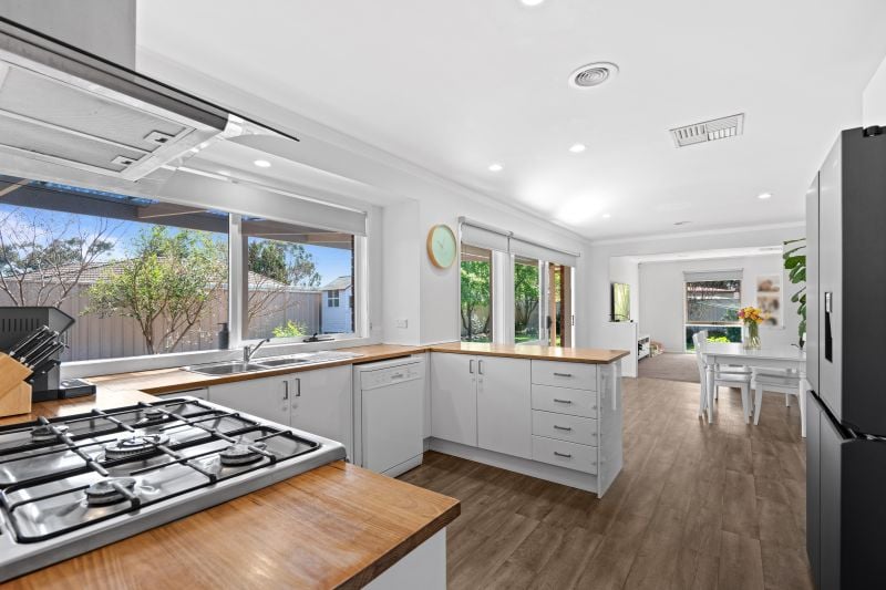 12 Axminster Drive, Craigieburn