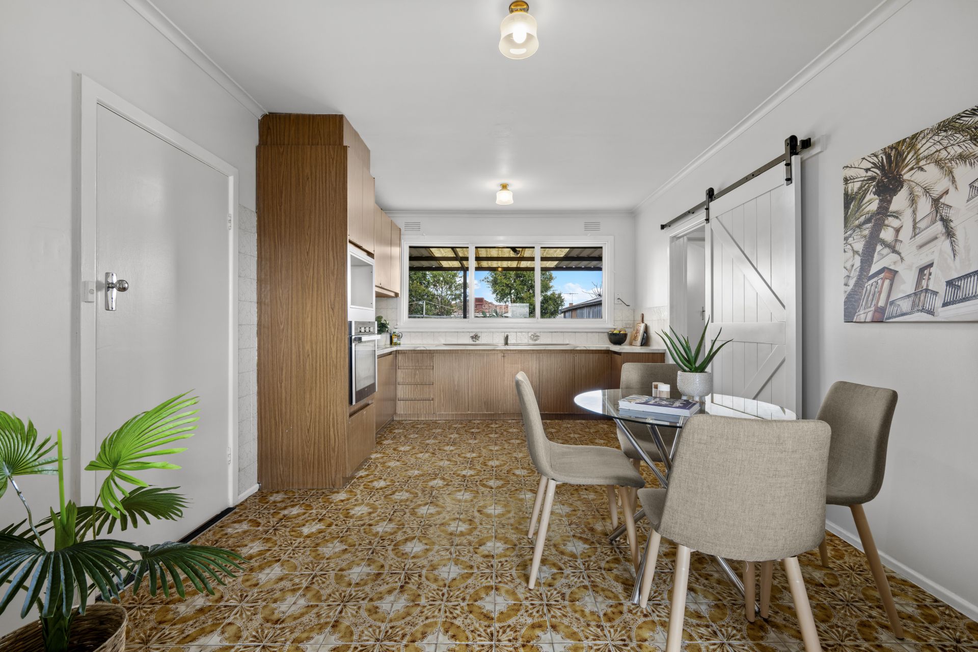 Elevated Charm In A Prime Lalor Location