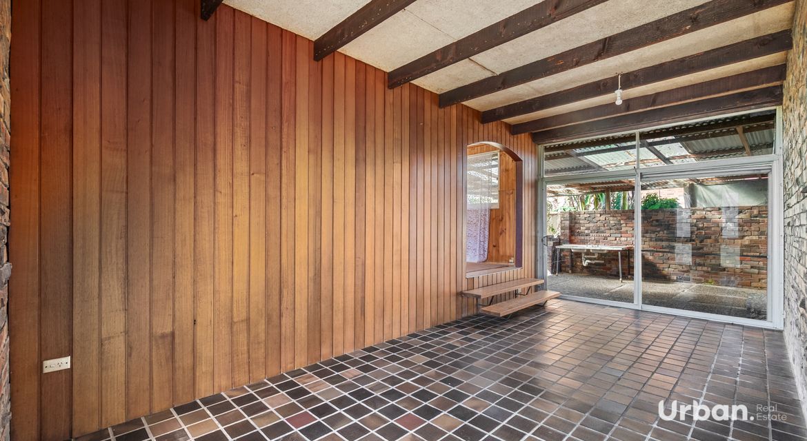 Lurnea 6 Thelma Street