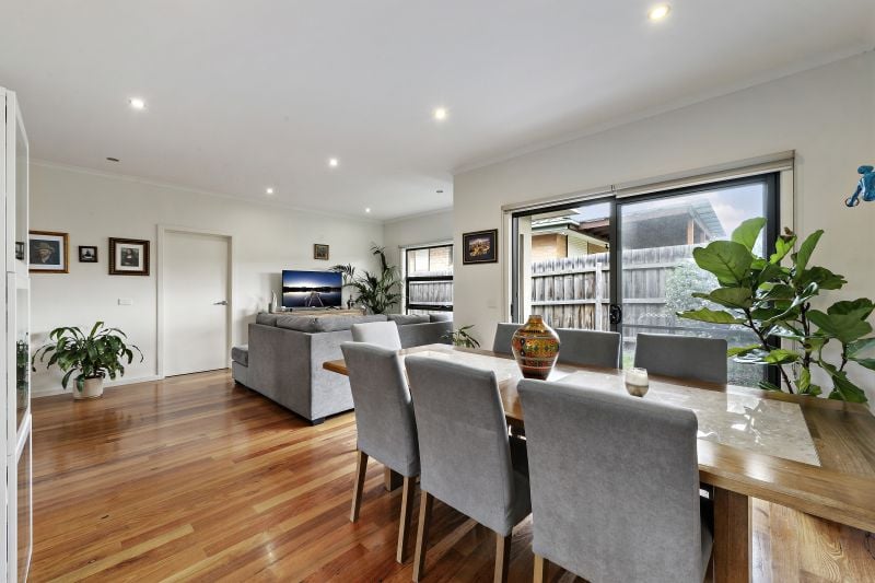 2/32 Summerhill Road, Reservoir