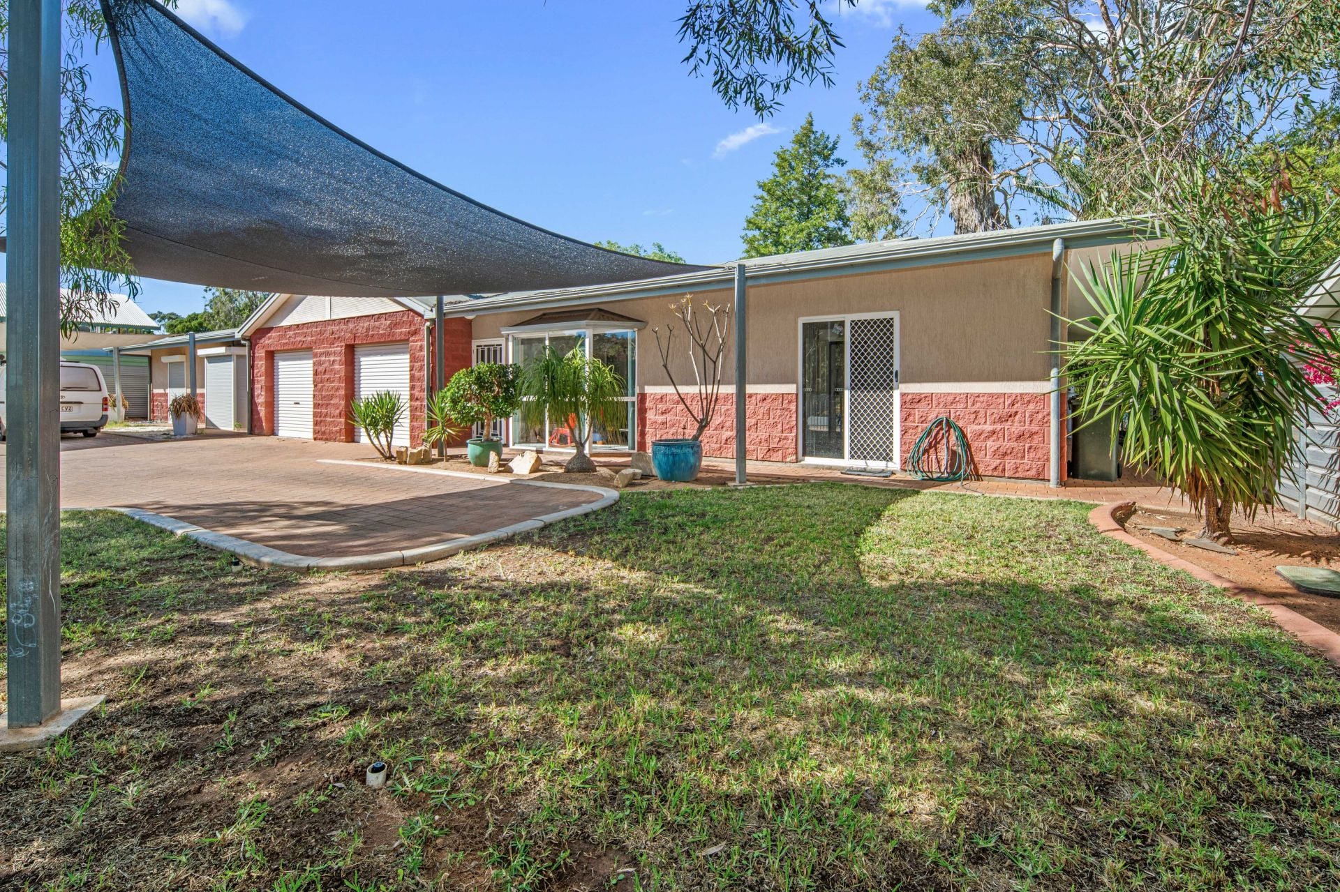 2/100 Kurrajong Drive East Side NT, East Side - Thumbnail 2