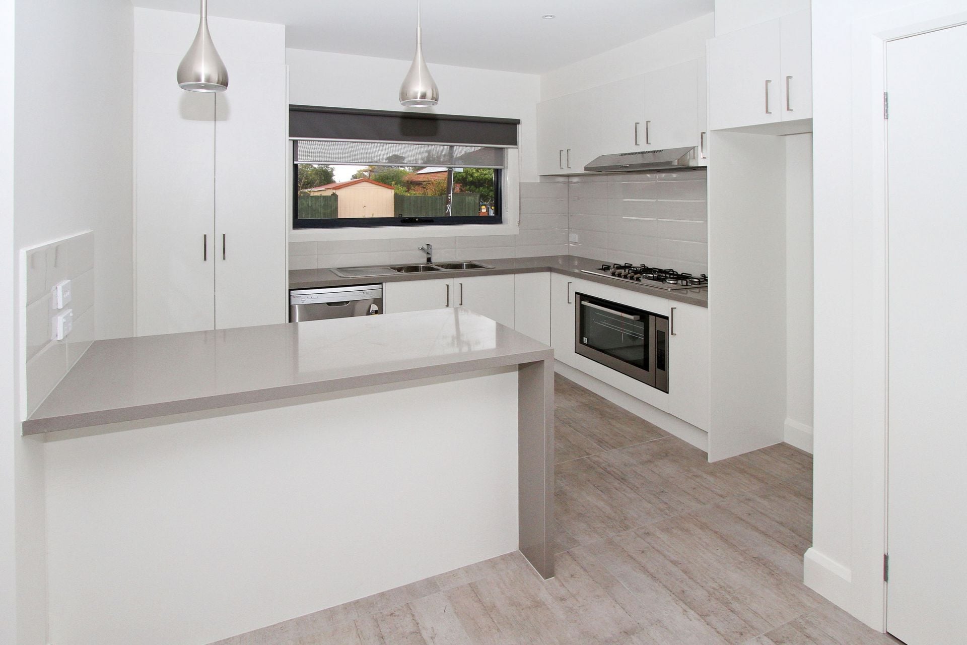 LUXURY TOWNHOUSE, IDEAL LOCATION