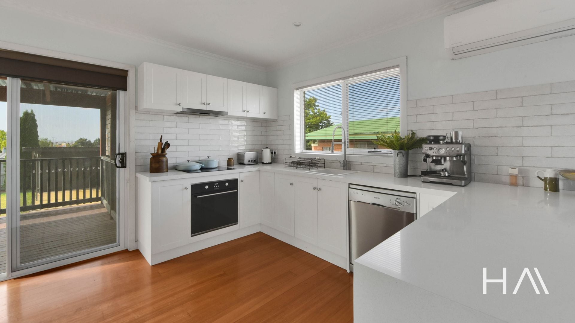 33 Cornwall Cres Newnham, Newnham - Thumbnail 4
