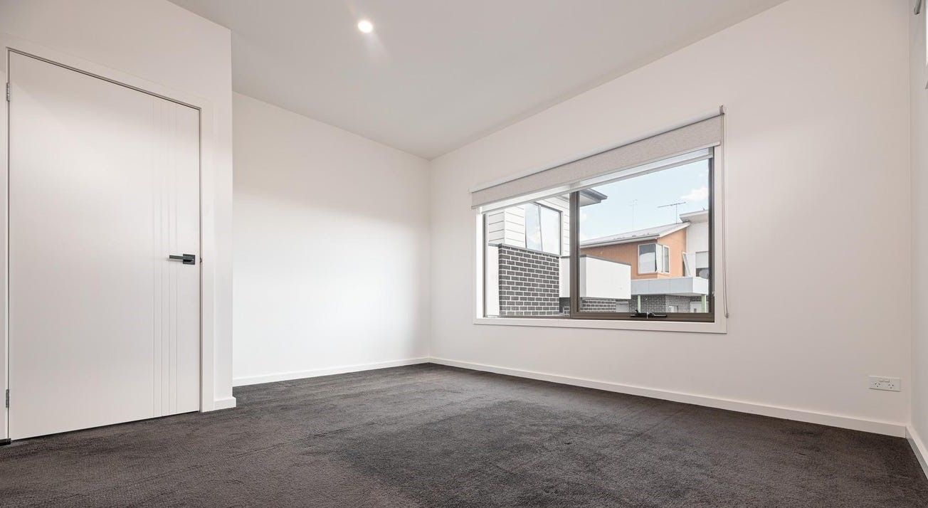 Two Bedroom Spacious Townhouse!