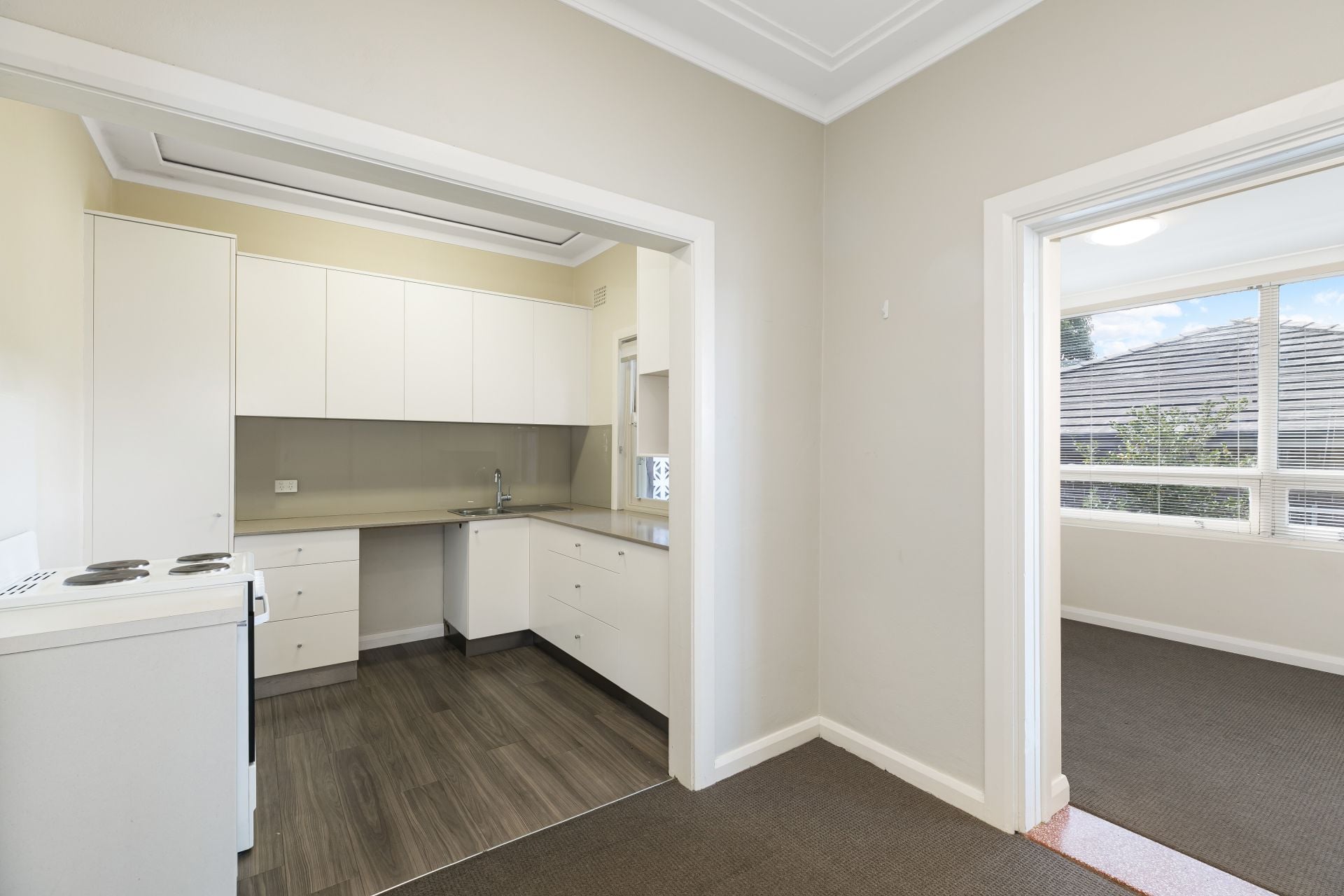 413 Kingsway, CARINGBAH, Caringbah - Thumbnail 2