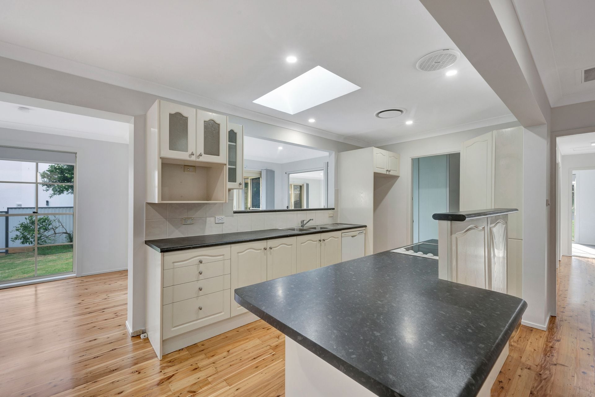 11 Woodhill Street, Castle Hill, Castle Hill - Thumbnail 4