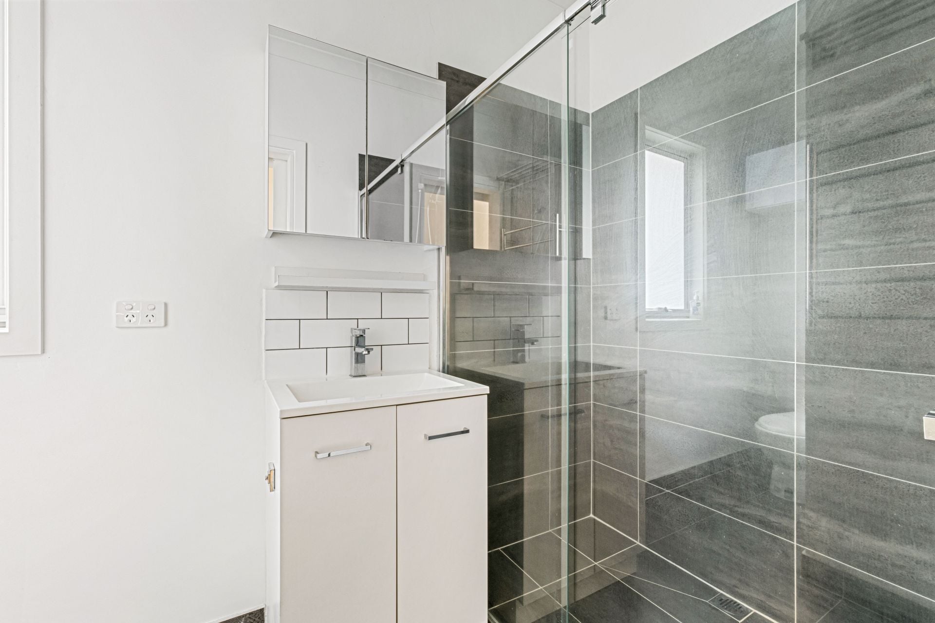 Stylish Unit In A Central Lalor Pocket