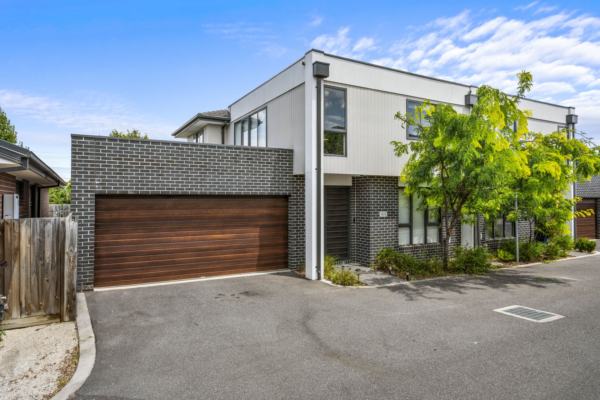 Modern Townhouse Offering Lifestyle And Location