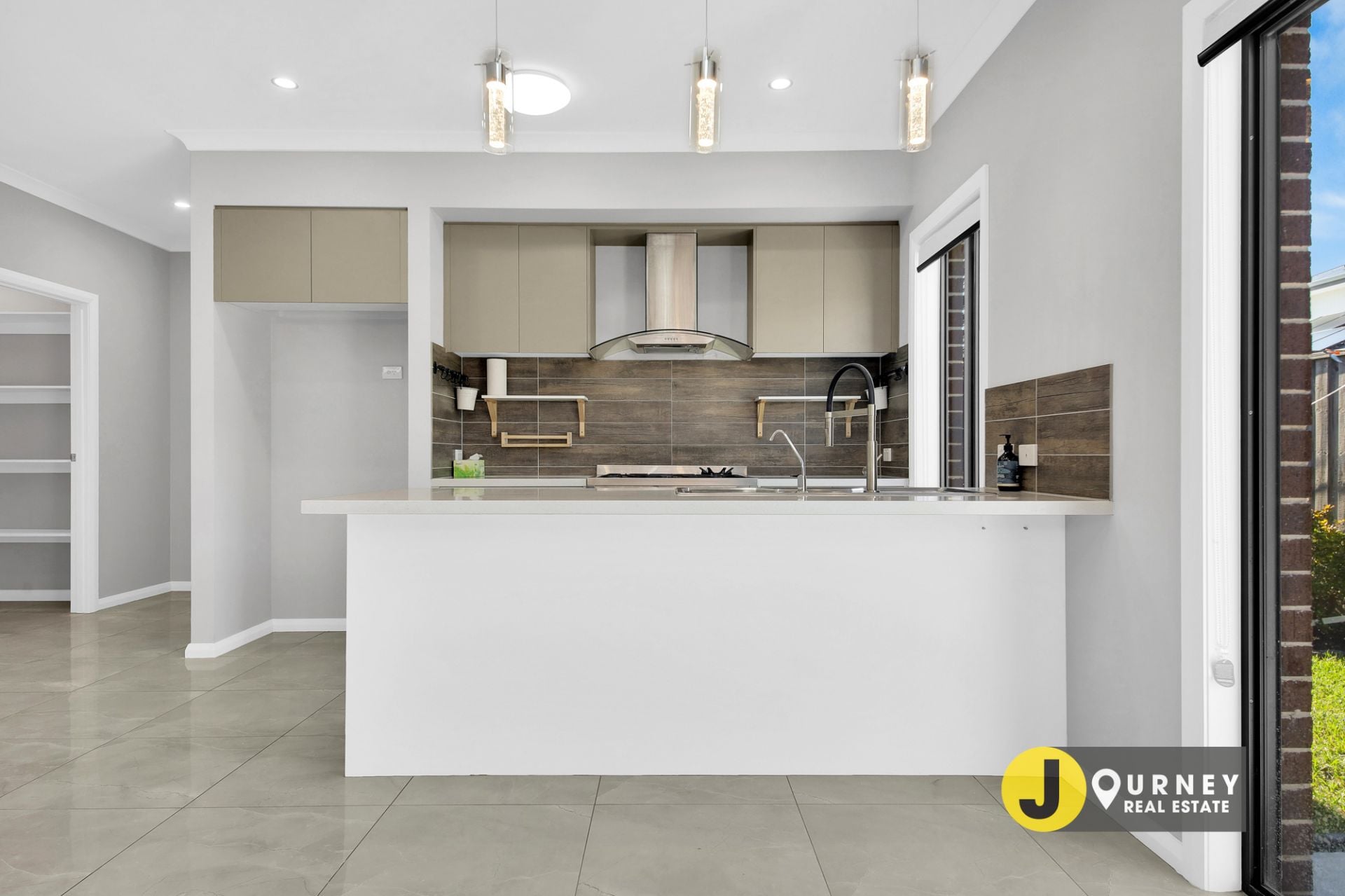 7 Jackwood Drive, Clyde North VIC, Clyde North - Thumbnail 4