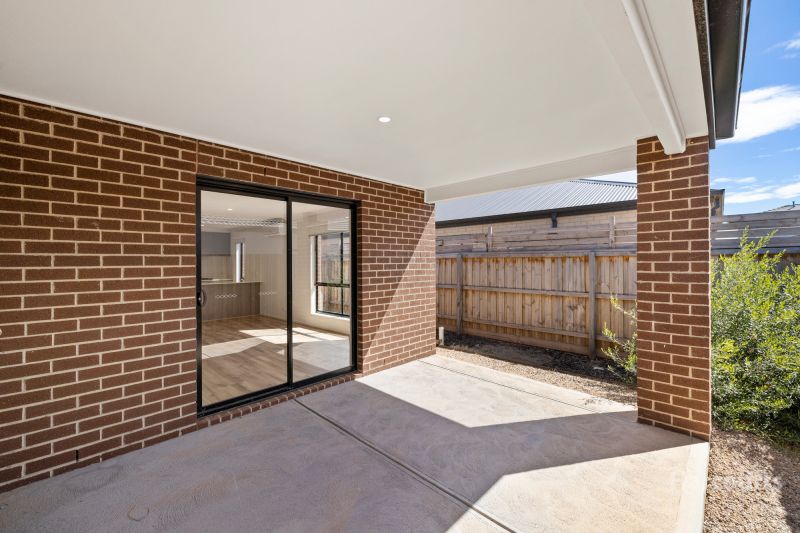 8 Isaacs Street, Deanside