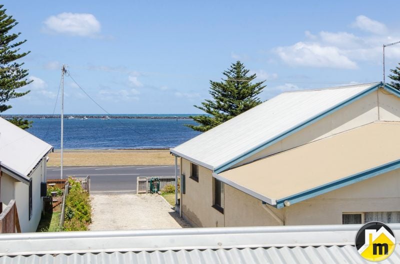 69 Sea Parade Port Macdonnell SA, Port Macdonnell - Thumbnail 3