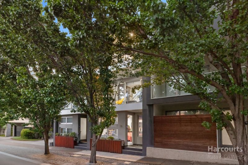 16 Caravel Lane, Caroline Springs