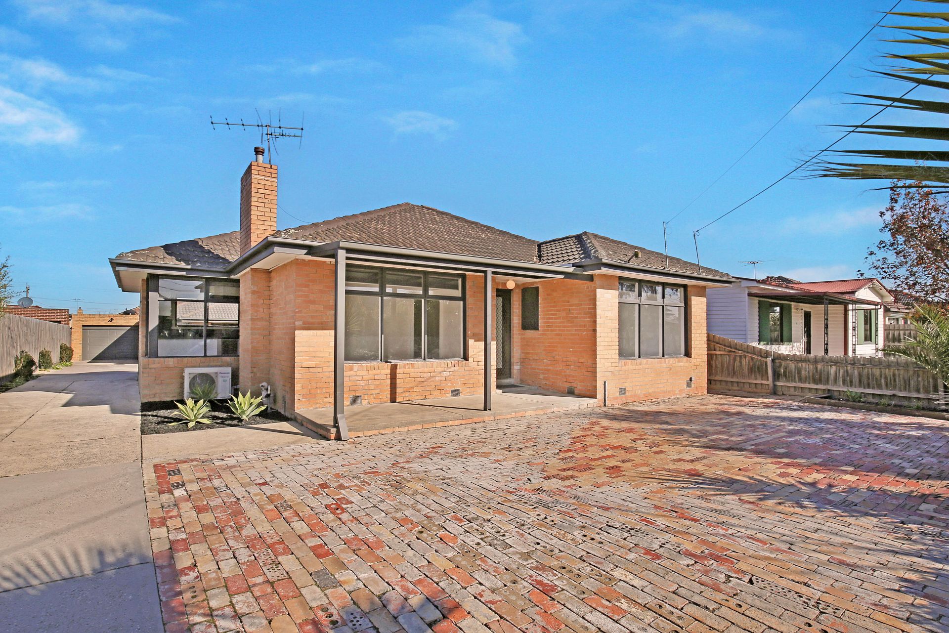 Carefree Contemporary Living On Cypress!