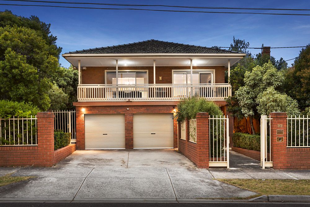 Northern Living in a Premier Location!