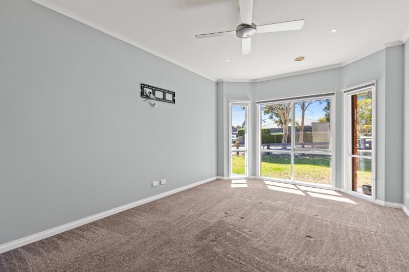 242 Flaxen Hills Road, Doreen