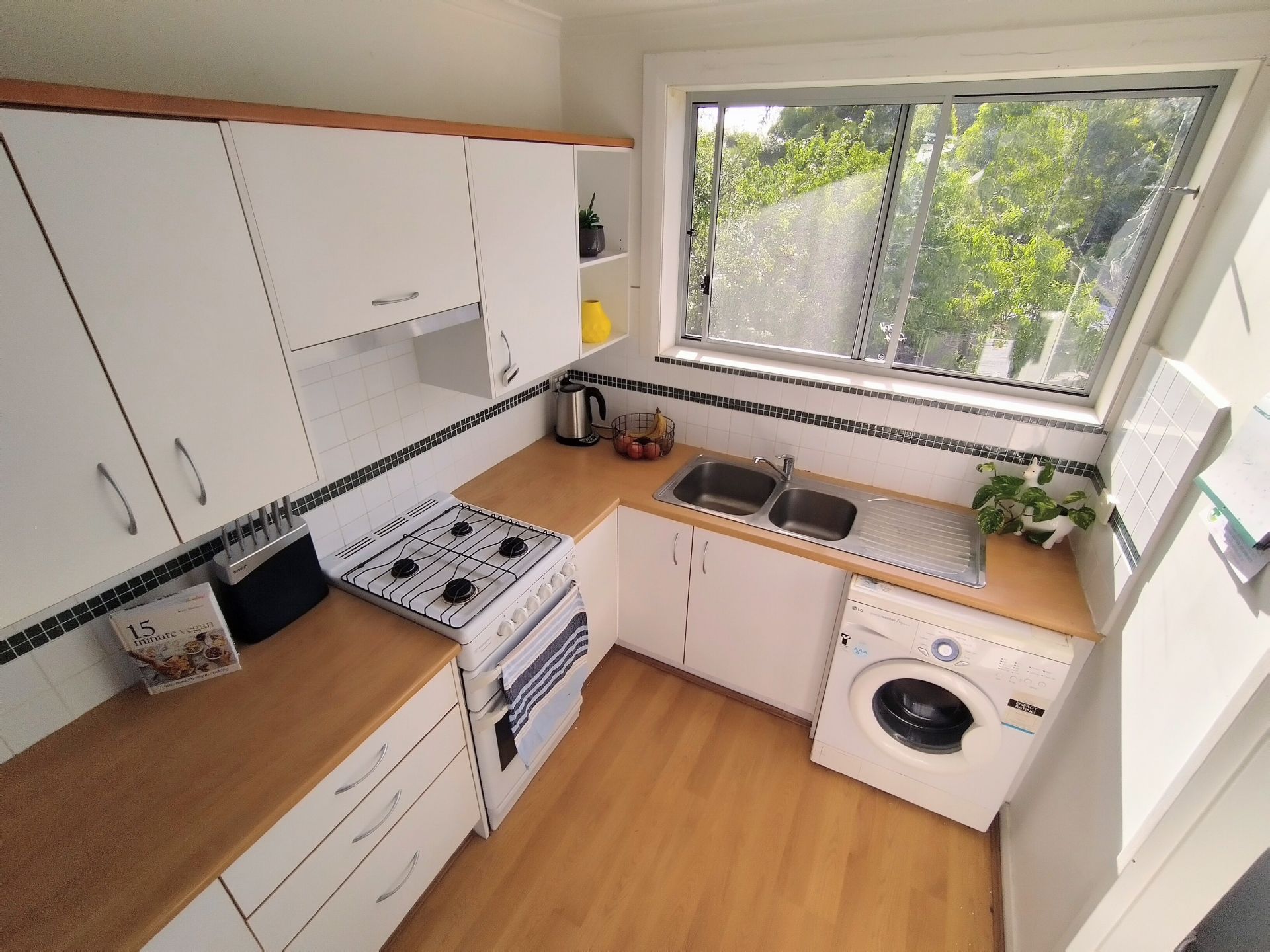 Spacious Top-Floor Apartment in Prime Westgarth Location