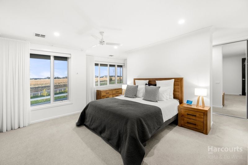 24 Stricta Circuit, Fraser Rise