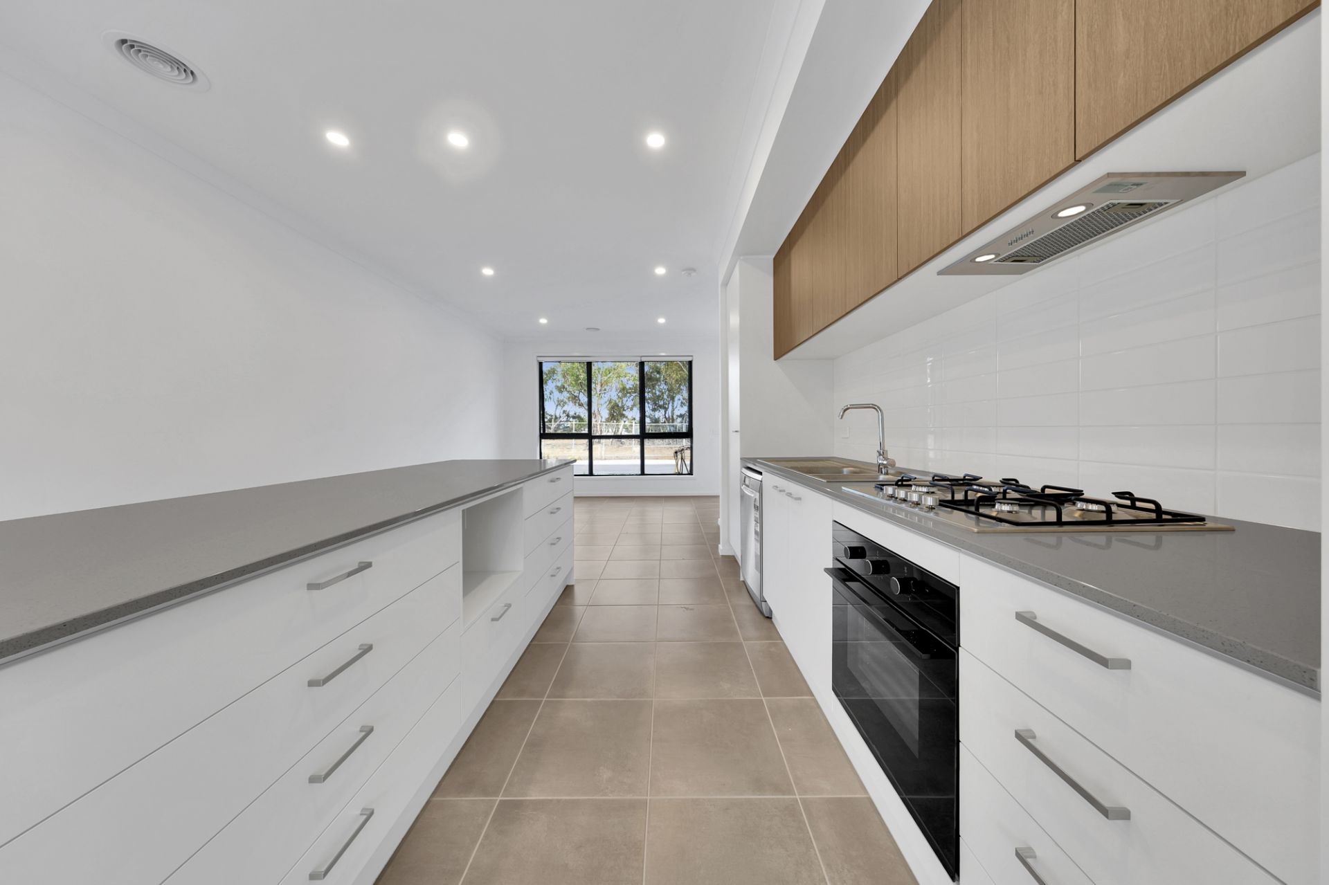 STYLISH TOWNHOUSE!!