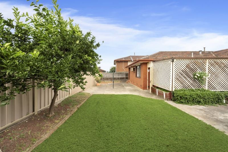 2 Gunbower Close, Thomastown