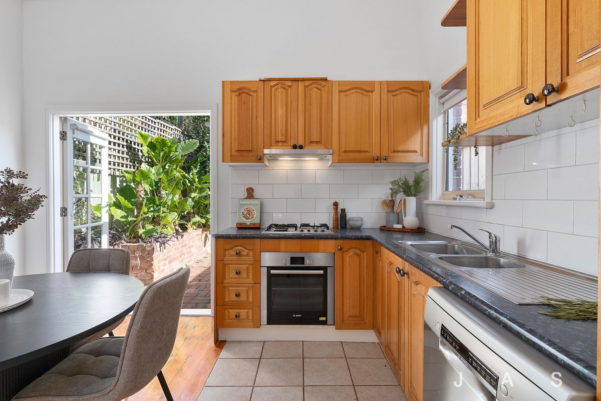 82 Barnett Street Kensington VIC, Kensington - Thumbnail 5