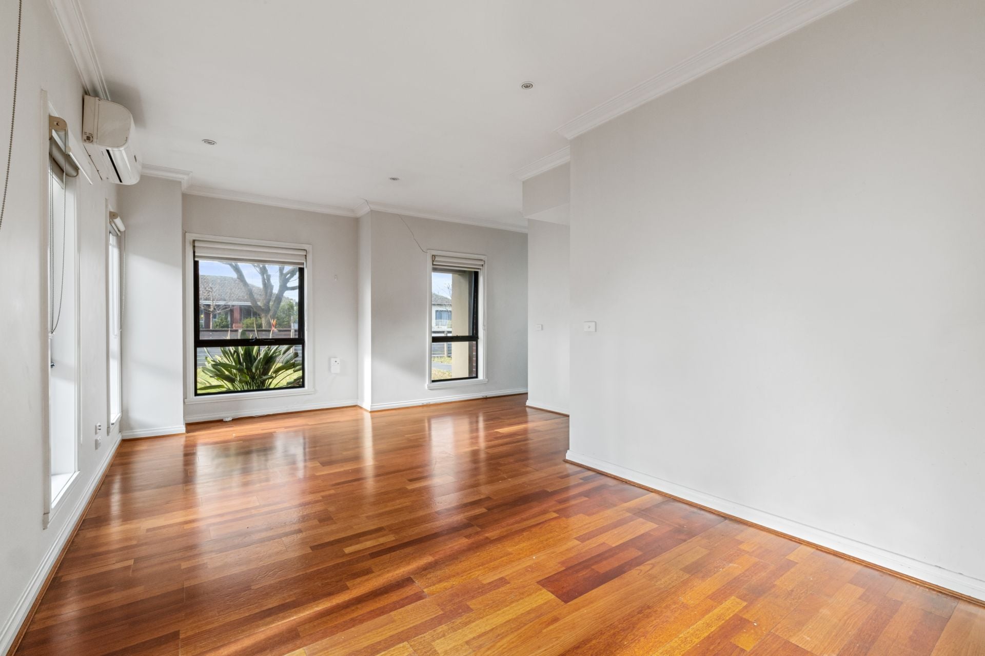 Stylish Townhouse Offering Convenience and Comfort
