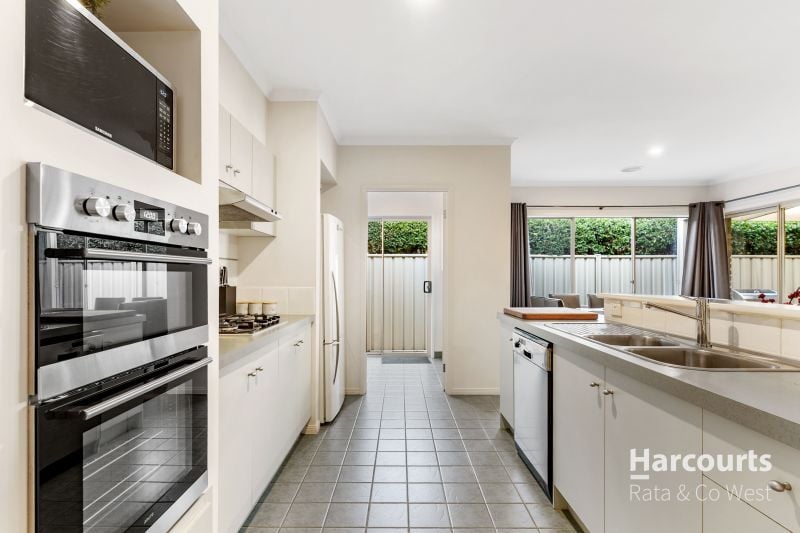 34 Blakeville Drive, Caroline Springs