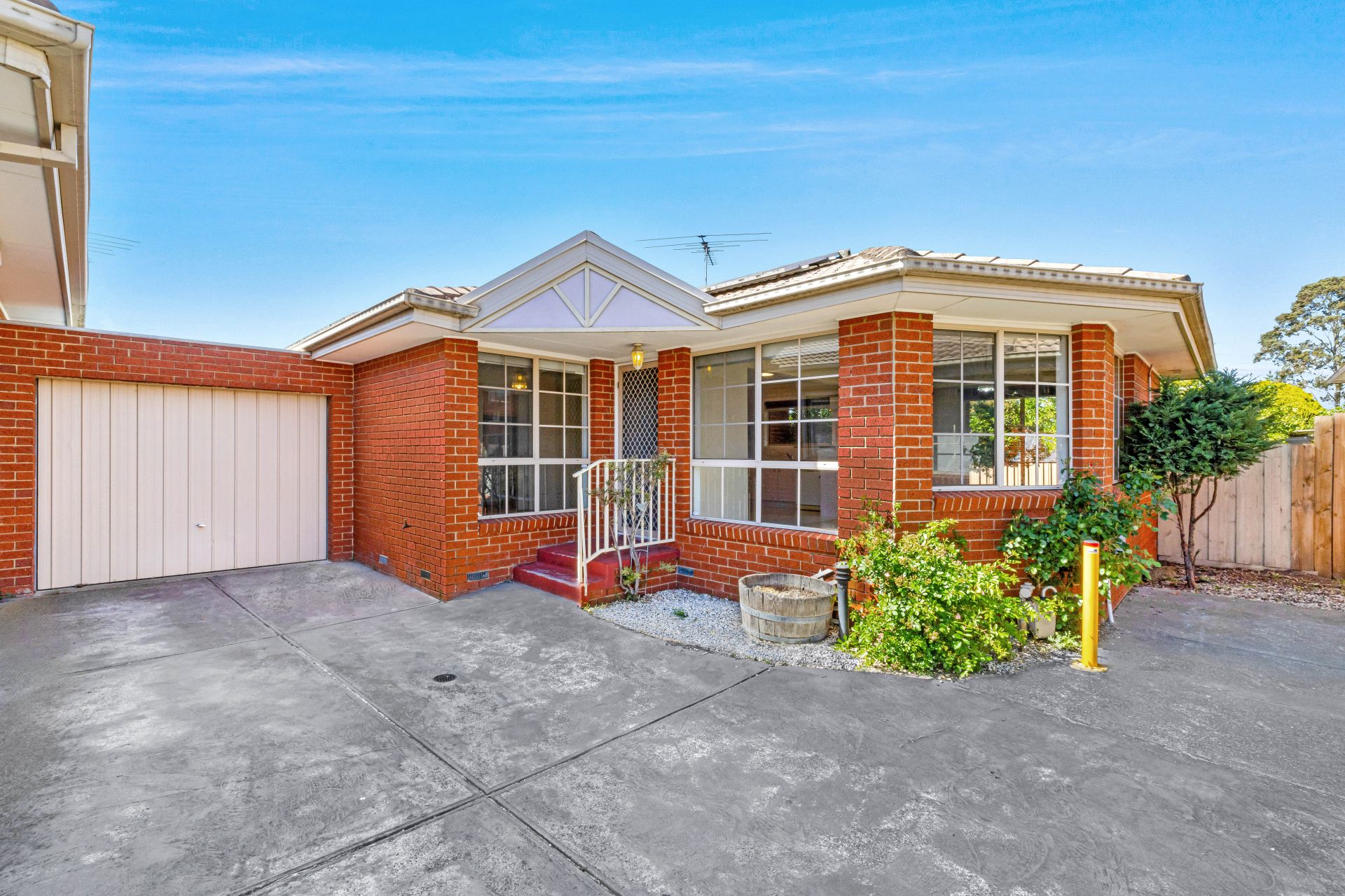 Secluded Gem With Lots Of Garden Surrounds