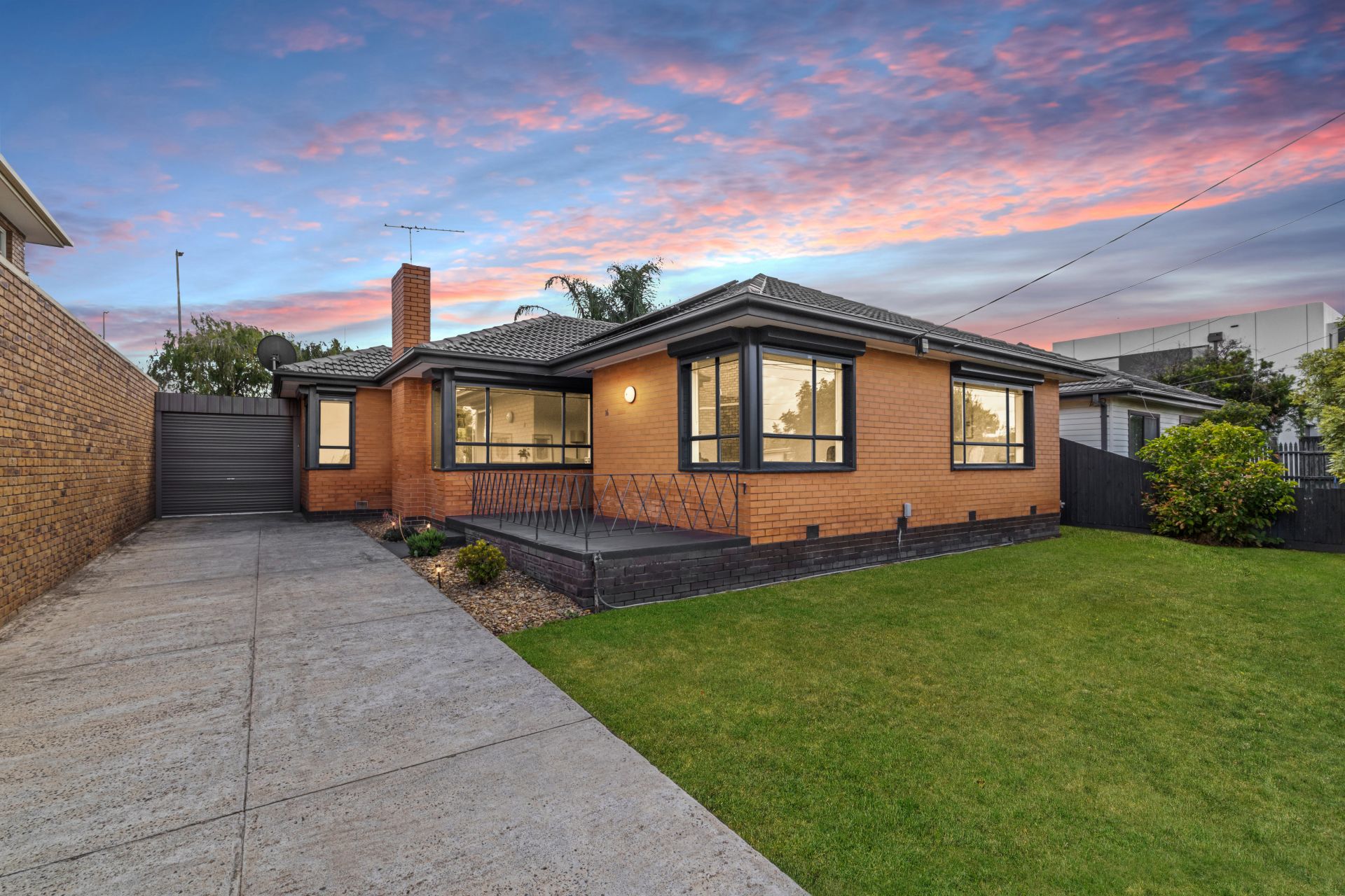 Resort Oasis Living Just Five Minutes Walk To Lalor Shops