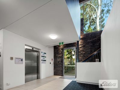 FITTED OFFICE WITH GREAT NATURAL LIGHT