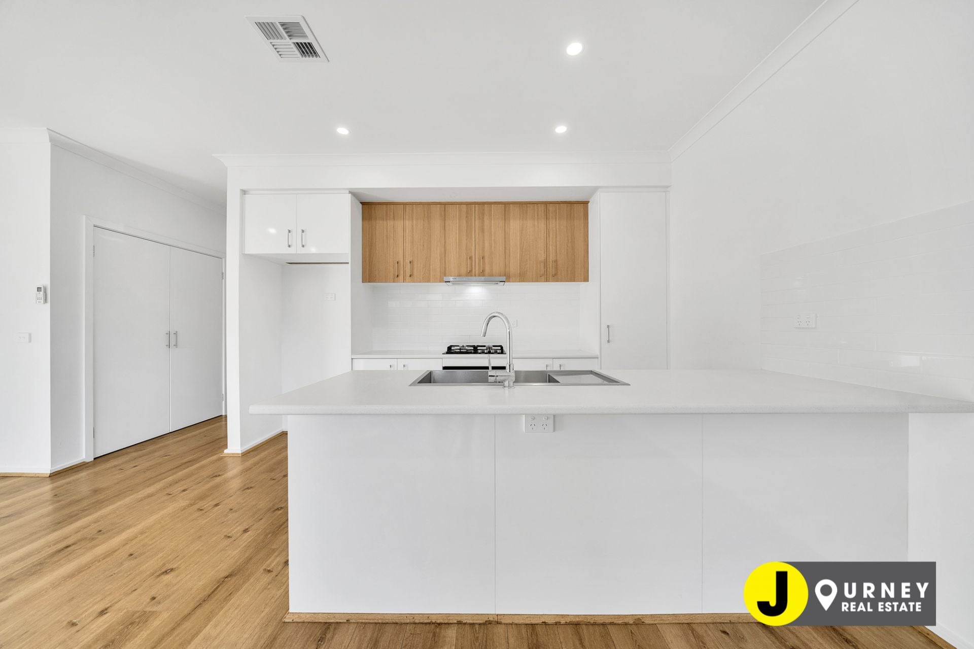3 Rhynhurst Street, Clyde North VIC, Clyde North - Thumbnail 3
