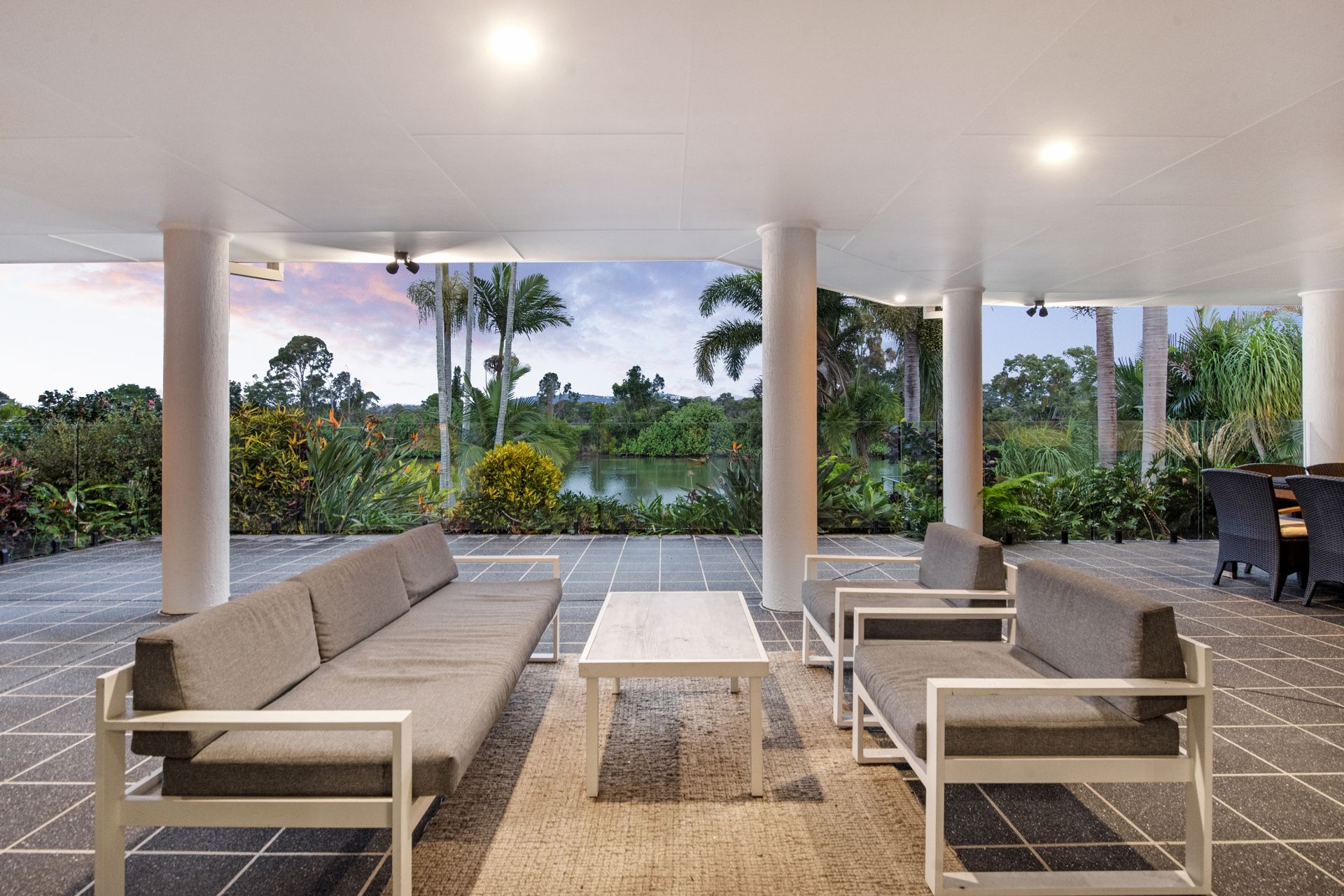 28 Kawana Crescent, Ashmore - Thumbnail 3