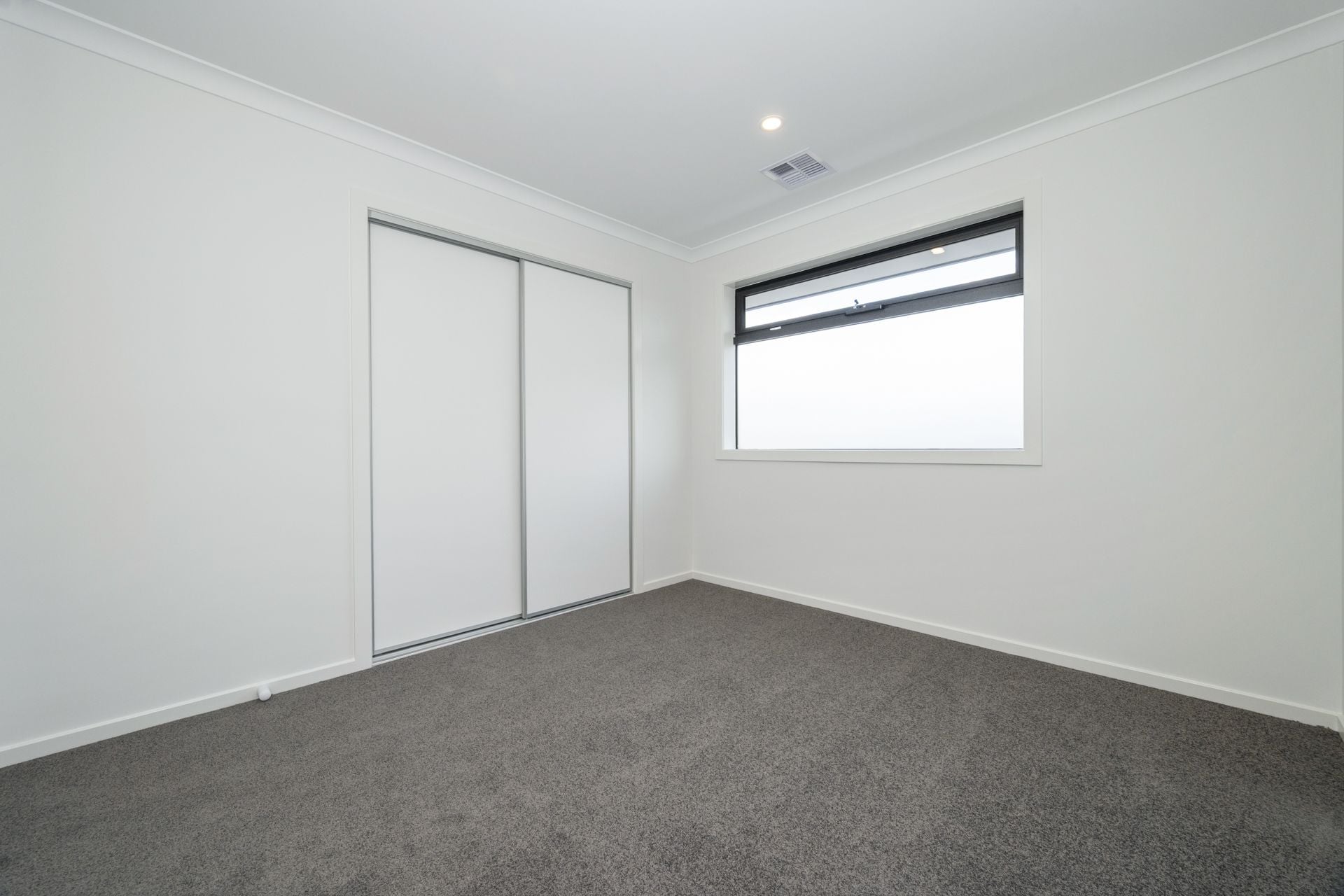 CONTEMPORARY COMFORT MEETS CONVENIENCE