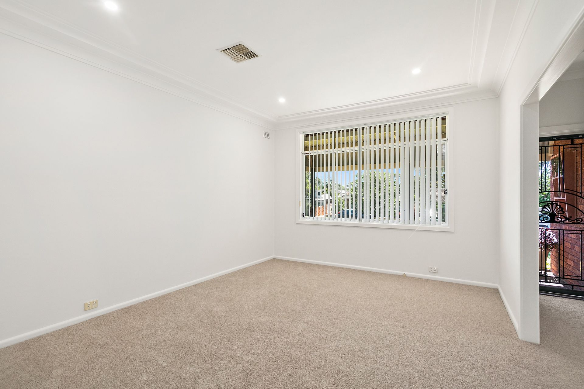 14 Amiens Avenue, Engadine, Engadine - Thumbnail 3