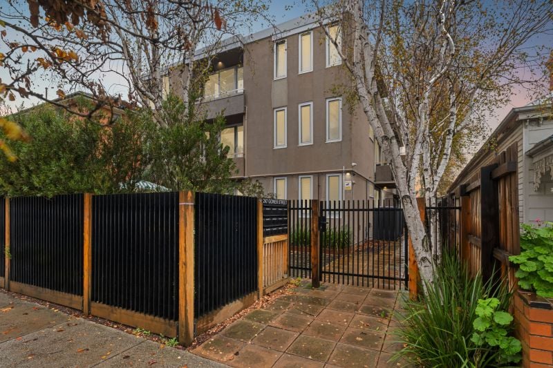 4/247 Gower Street, Preston