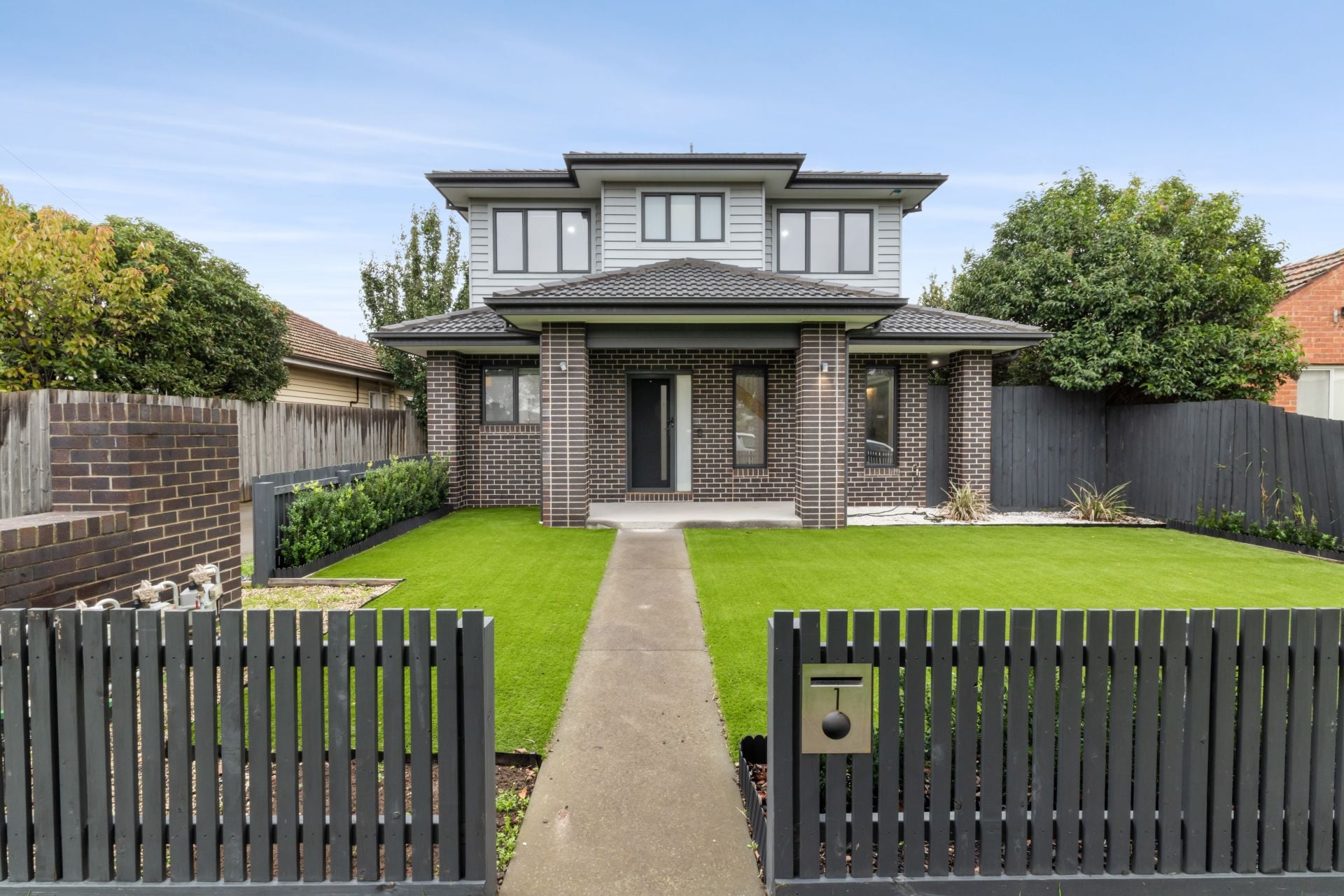 Modern 3-Bedroom Townhouse in Prime Reservoir Location