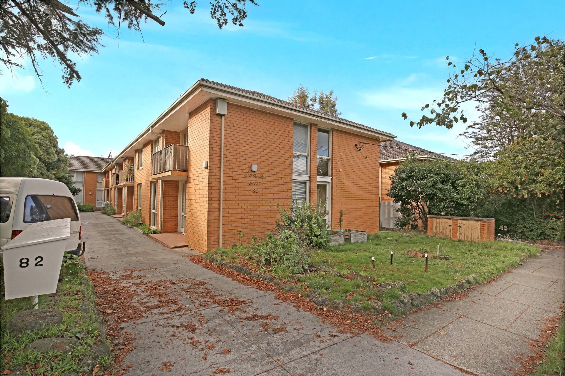 Bright & Convenient 2-Bedroom Unit in Ivanhoe