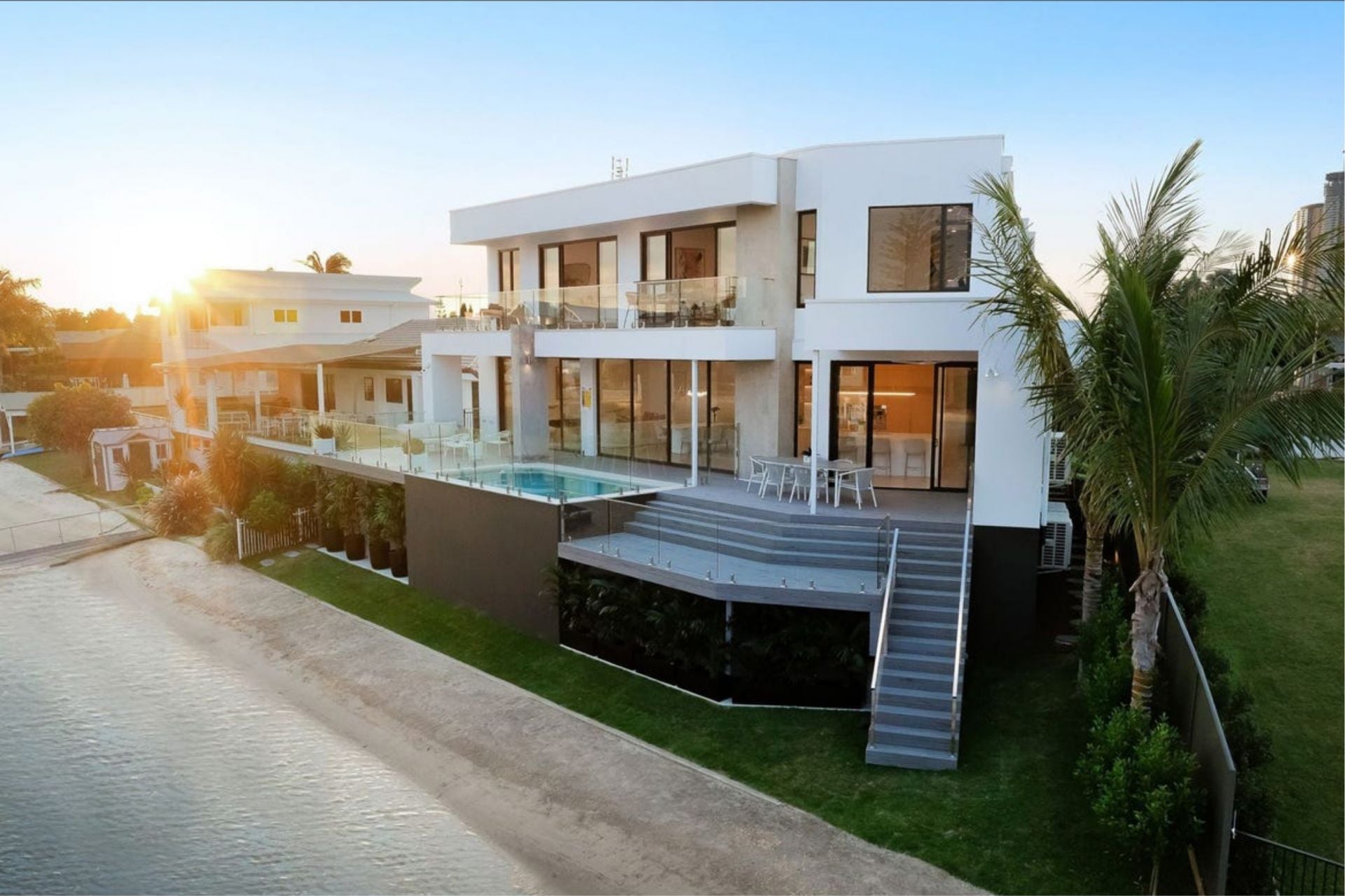 54 Gretel Drive, Mermaid Waters - Thumbnail 4