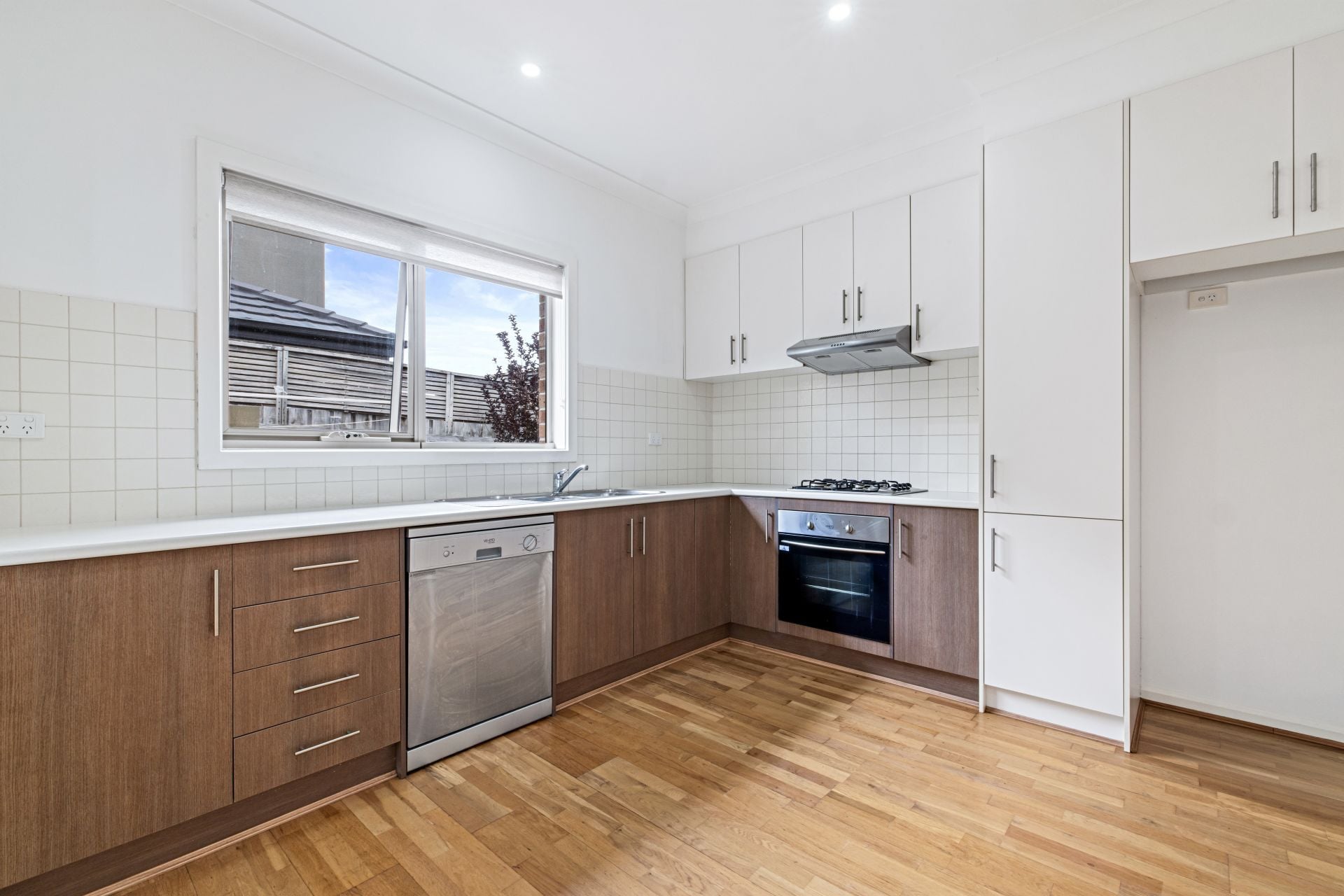 Modern 2-Bedroom Unit in Prime Reservoir Location
