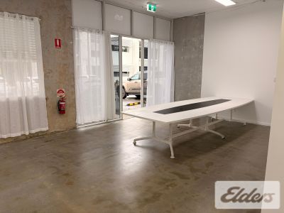 MODERN OFFICE/SHOWROOM IN BREENE PLACE!