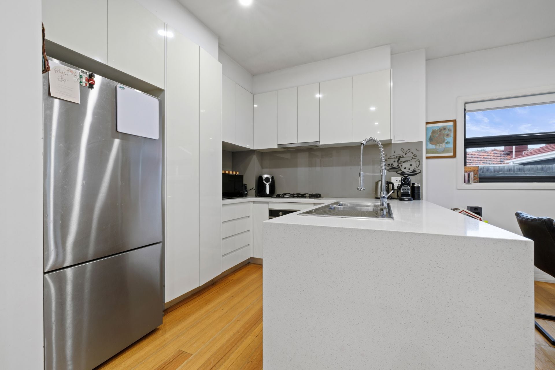 Modern Townhome For Lease