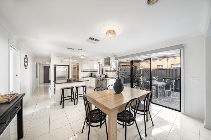 8 Kumara Circuit, South Morang