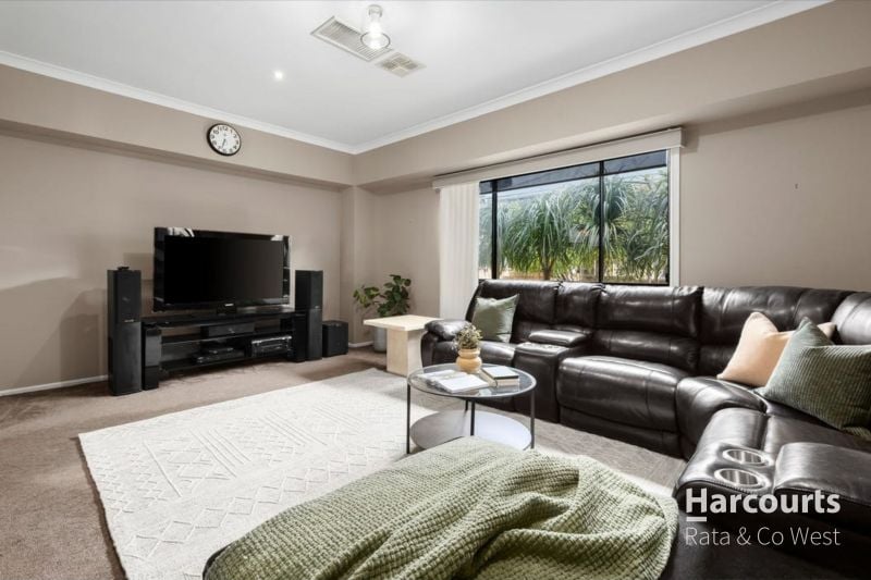 15 Clementson Drive, Caroline Springs