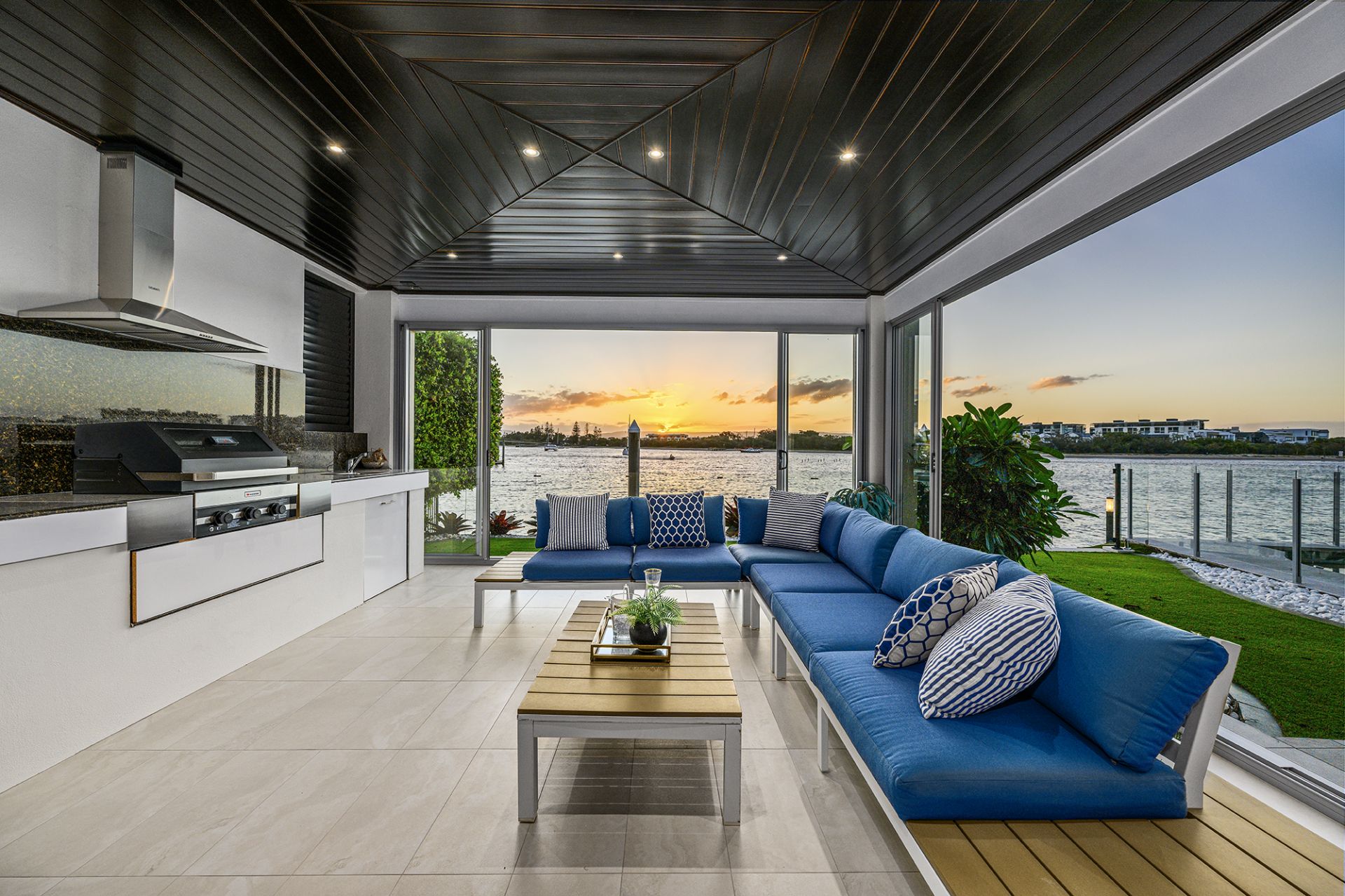 18 King James Court, Sovereign Islands QLD 4216, Sovereign Islands - Thumbnail 2
