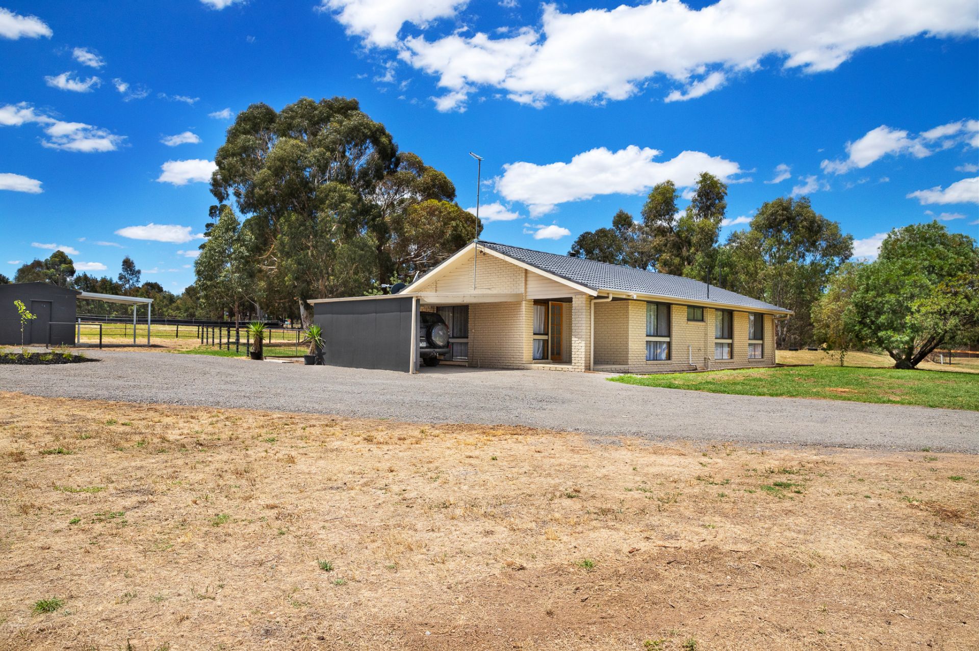 43 Churchill Court, Daisy Hill - Thumbnail 3