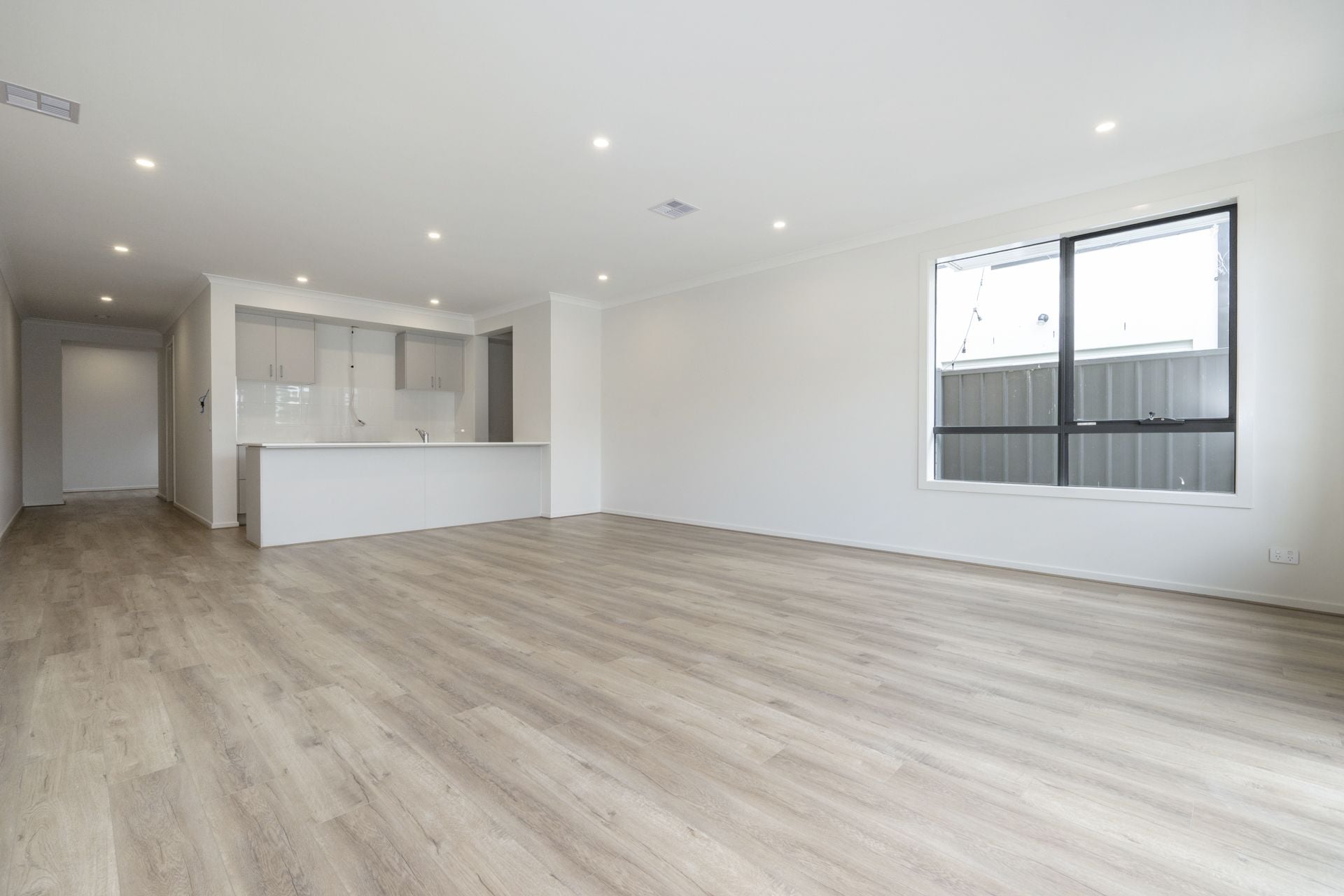 CONTEMPORARY COMFORT MEETS CONVENIENCE