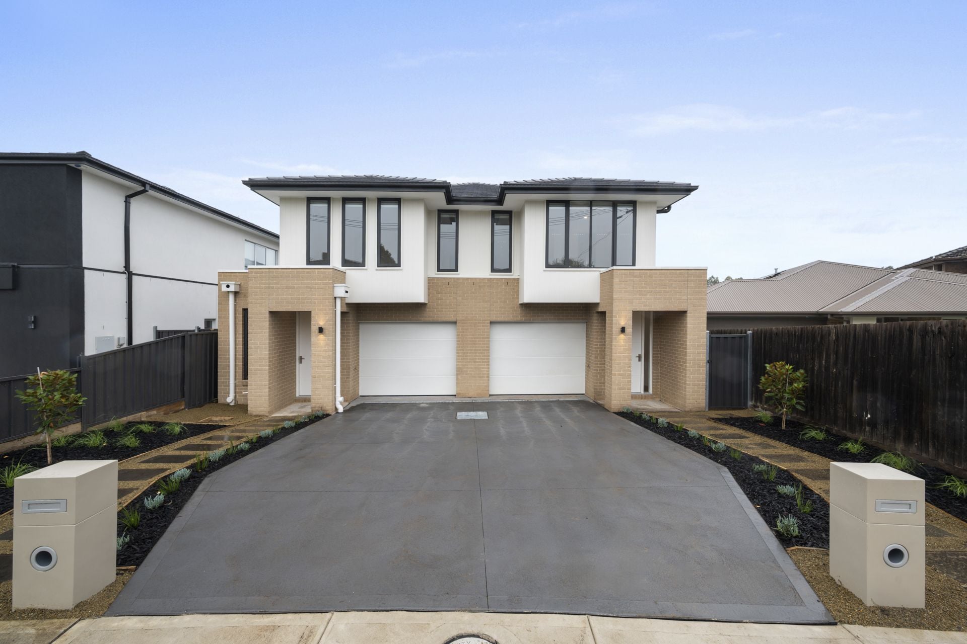 CONTEMPORARY COMFORT MEETS CONVENIENCE