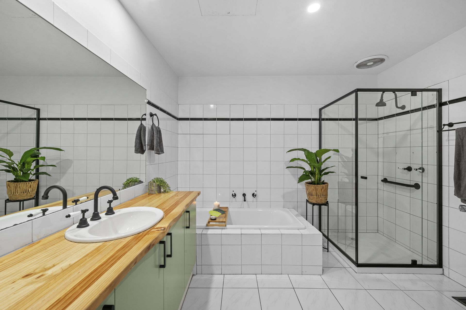 MODERN APPEAL - 5 BEDROOMS,  2 BATHROOMS