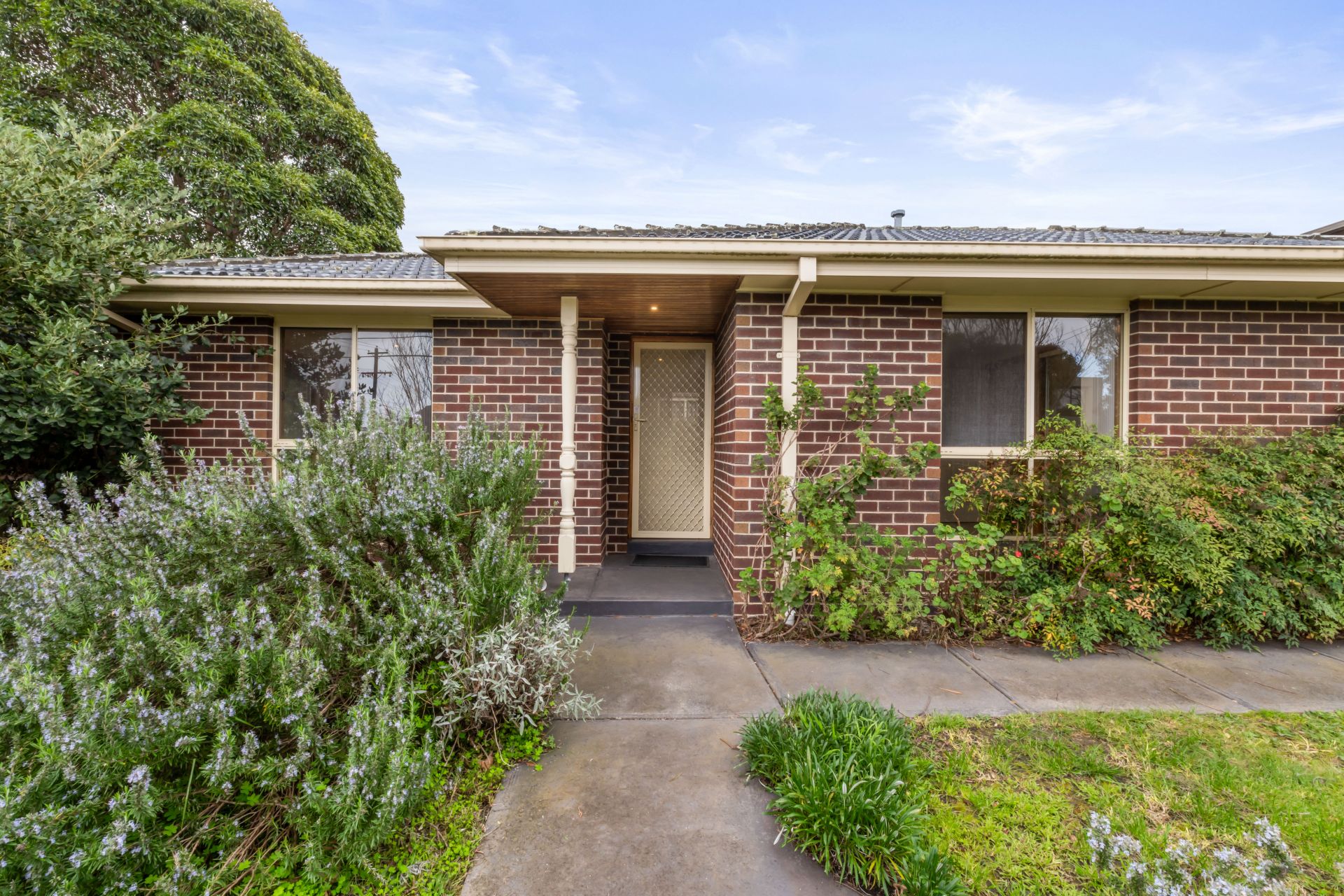 Stunning Home Opposite Penders Park