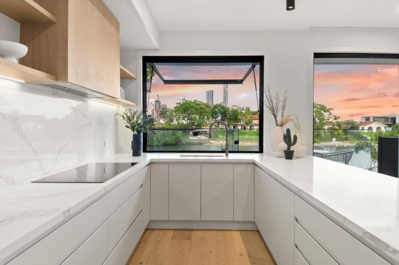 51 Rudd Street, Broadbeach Waters - Thumbnail 2